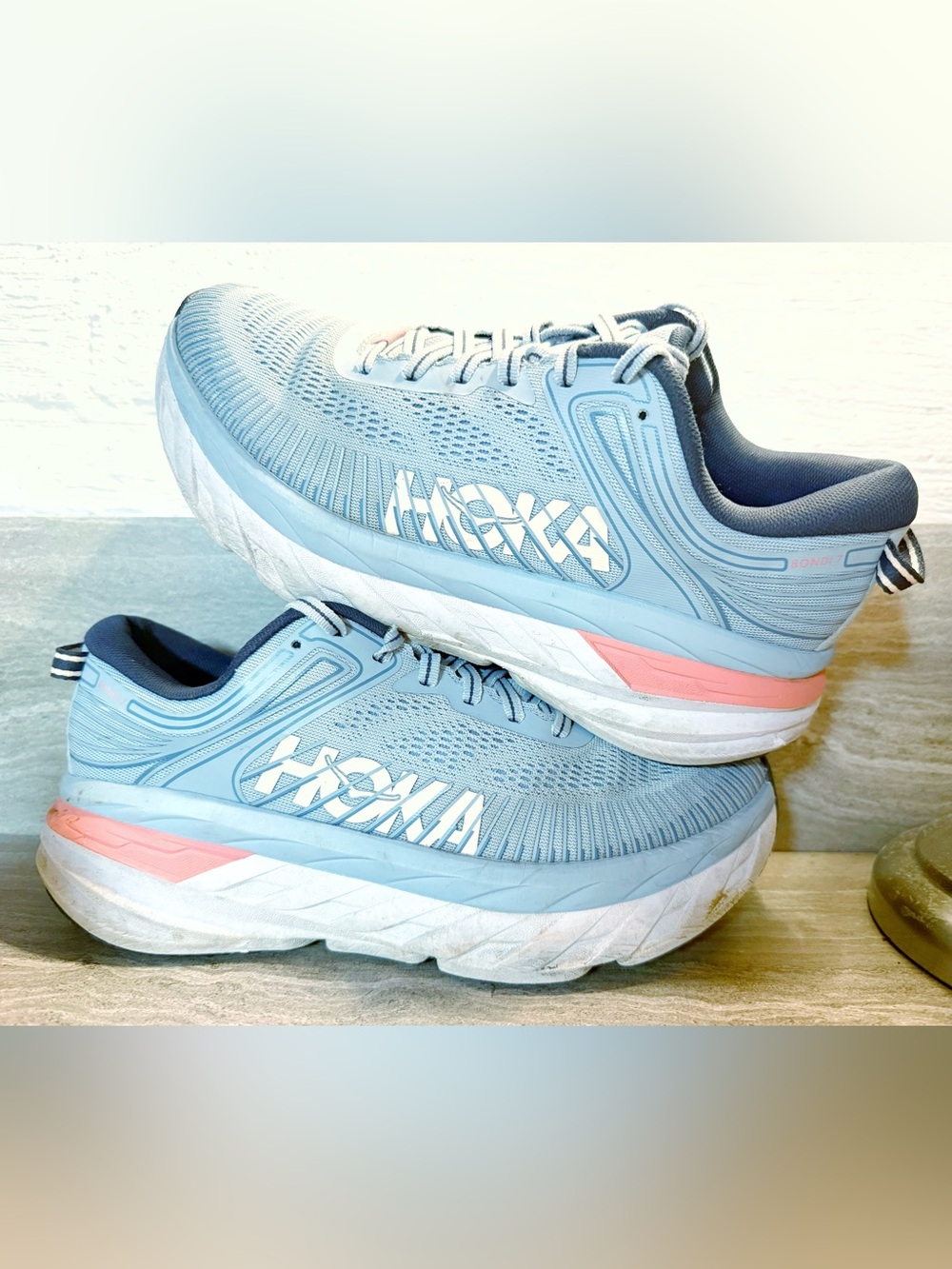 Hoka One One Women's Bondi 7 Light Gray Running Sneakers Size 8